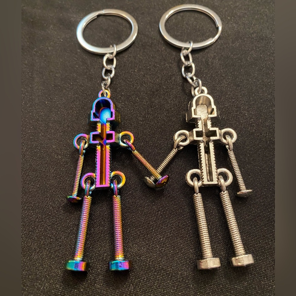 Dancing Metal Robot Keychains Are Cute and Sleek - Picture 4 of 6